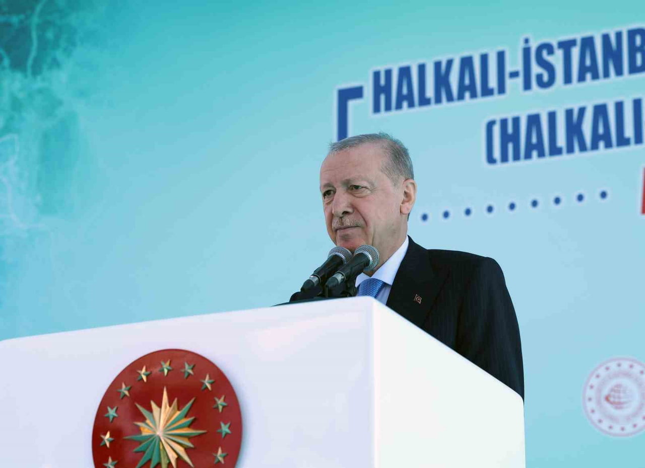 CUMHURBAŞKANI RECEP TAYYİP ERDOĞAN, "KİM NE DERSE DESİN, İSTANBUL'U KADERİNE TERK ETMEMEKTE...