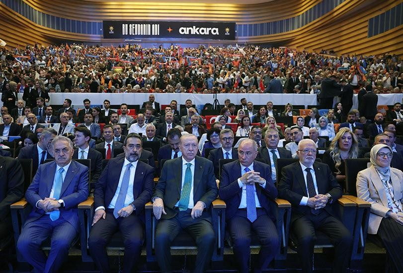 CUMHURBAŞKANI RECEP TAYYİP ERDOĞAN, "SİYASİ RAKİPLERİMİZ GECE GÜNDÜZ KOLTUK KAVGASI VERİRKEN, BİZ...