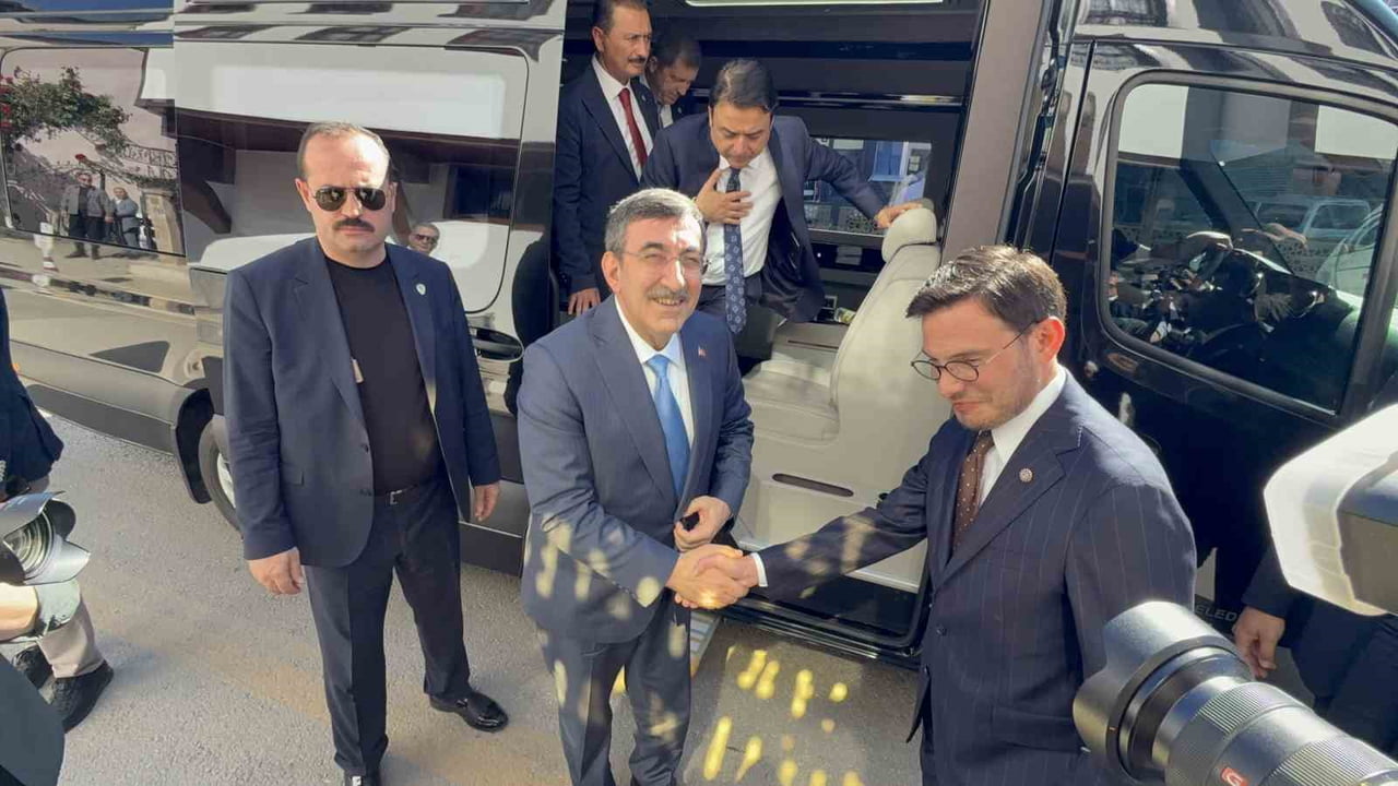 CUMHURBAŞKANI YARDIMCISI CEVDET YILMAZ, ÇEŞİTLİ PROGRAM VE ZİYARETLERE KATILMAK ÜZERE GELDİĞİ...