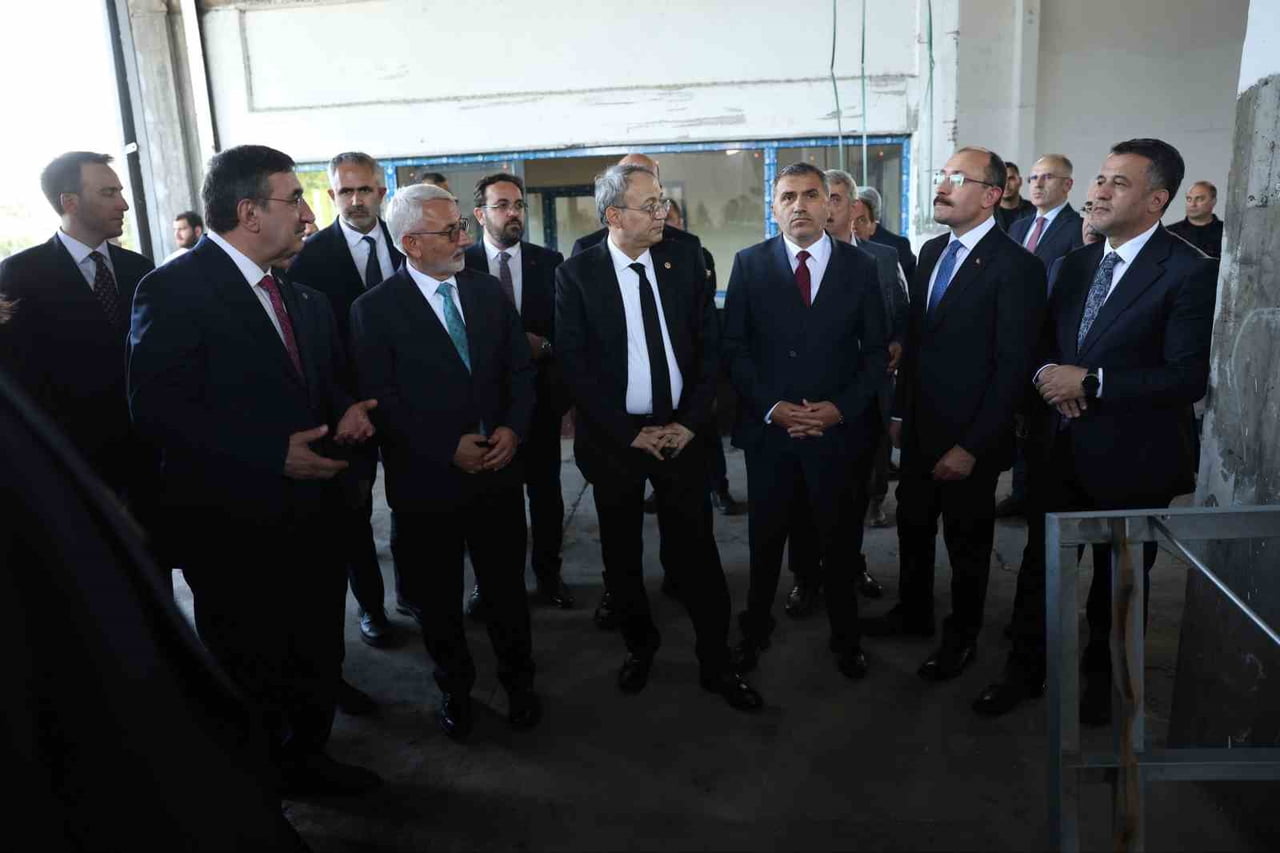 CUMHURBAŞKANI YARDIMCISI CEVDET YILMAZ, ÇEŞİTLİ ZİYARET VE İNCELEMELERDE BULUNMAK ÜZERE GELDİĞİ...