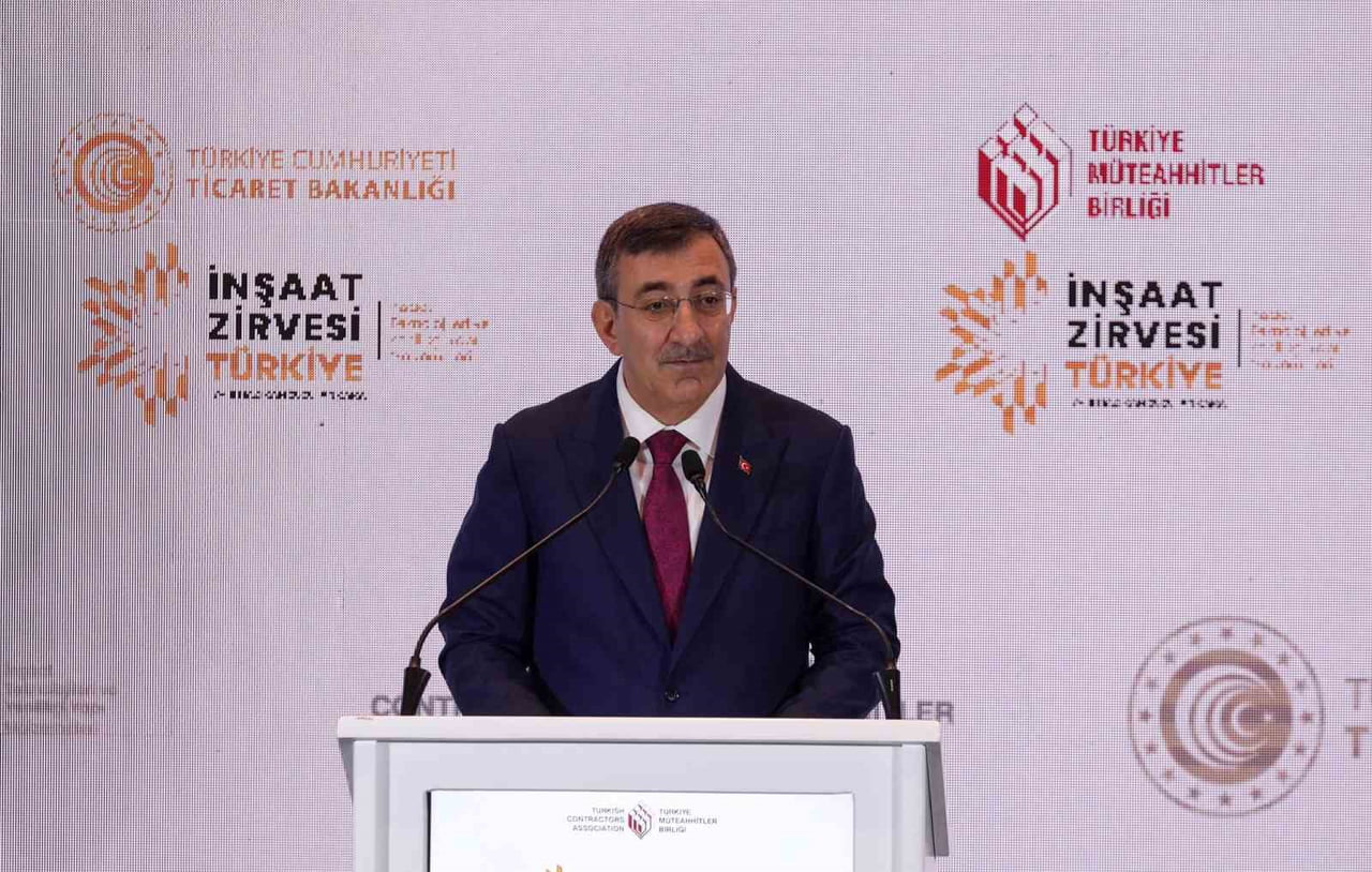 CUMHURBAŞKANI YARDIMCISI CEVDET YILMAZ PROGRAMDA BİR KONUŞMA YAPTI