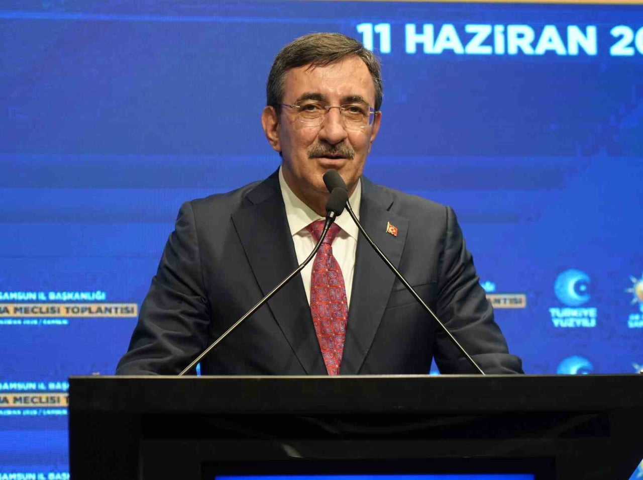 CUMHURBAŞKANI YARDIMCISI CEVDET YILMAZ, SAMSUN'DA KATILDIĞI TOPLATNIDA BUGÜNKÜ EN BÜYÜK...