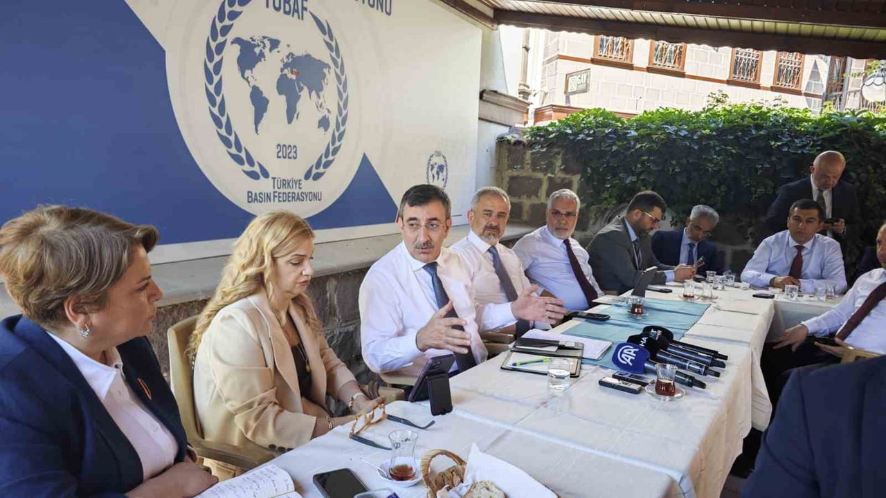 CUMHURBAŞKANI YARDIMCISI YILMAZ, TÜRKİYE BASIN FEDERASYONU’NCA DÜZENLENEN "ANADOLU SOHBETLERİ"...