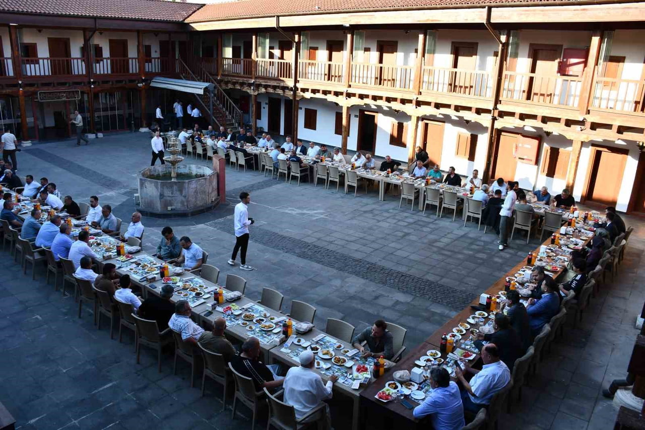 CUMHURBAŞKANLIĞI KARARNAMESİ İLE BİTLİS'İN AHLAT İLÇESİNE ATANAN VEZİRKÖPRÜ KAYMAKAMI ÖZGÜR KAYA...