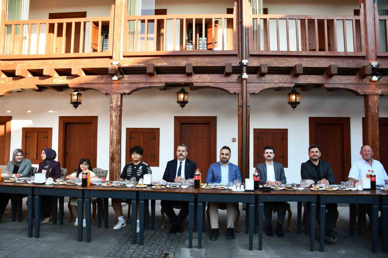 CUMHURBAŞKANLIĞI KARARNAMESİ İLE BİTLİS'İN AHLAT İLÇESİNE ATANAN VEZİRKÖPRÜ KAYMAKAMI ÖZGÜR KAYA...