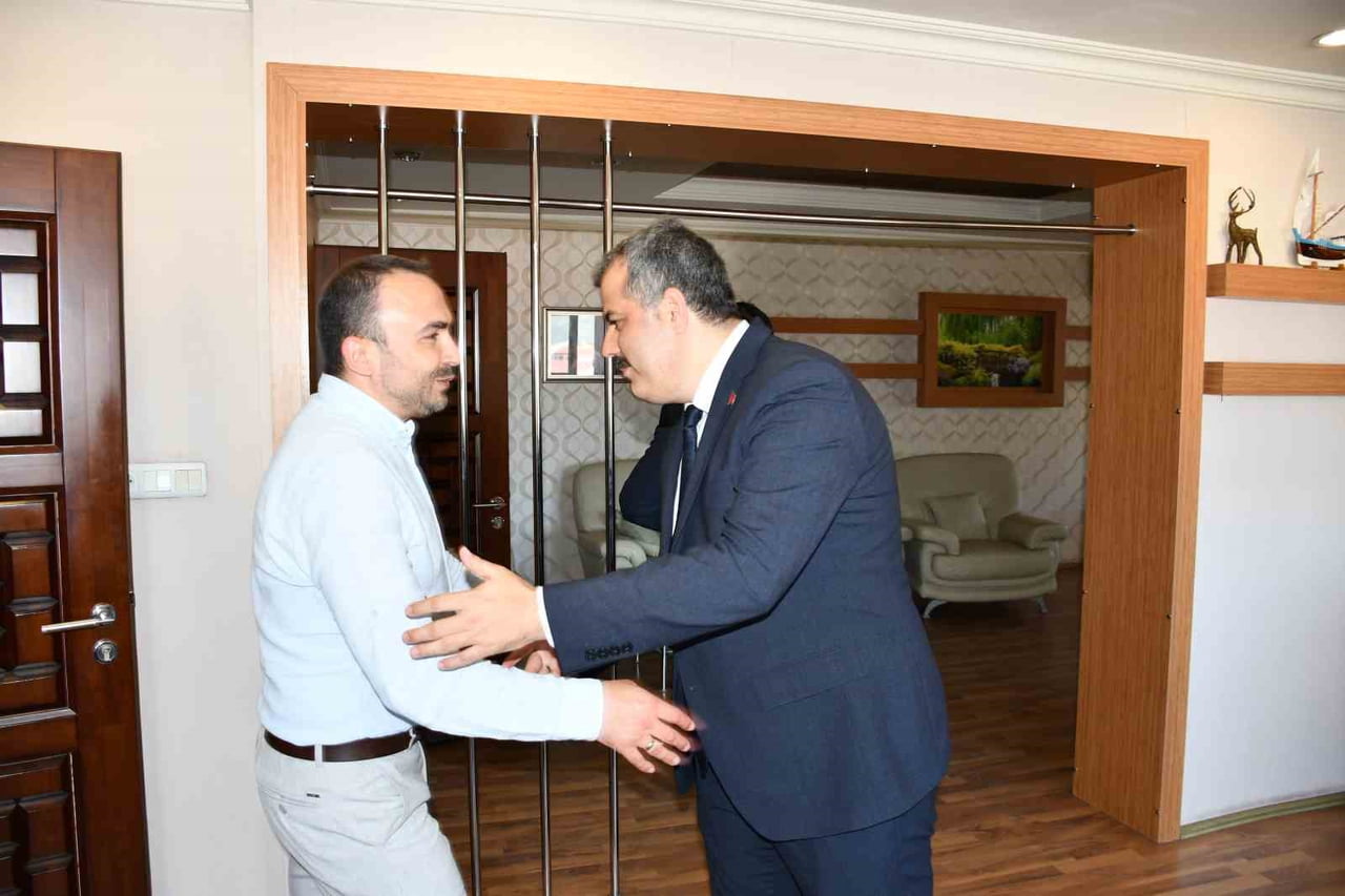 CUMHURBAŞKANLIĞI KARARNAMESİ İLE BİTLİS’İN AHLAT İLÇESİNE ATANAN VEZİRKÖPRÜ KAYMAKAMI ÖZGÜR KAYA...