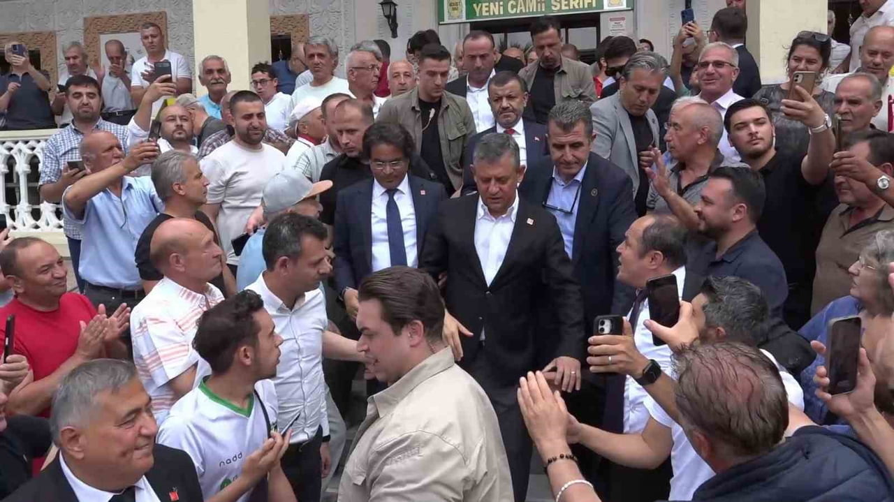 CUMHURİYET HALK PARTİSİ (CHP) GRUP BAŞKANI ÖZGÜR ÖZEL, DENİZLİ ZİYARETİ KAPSAMINDA KENT MEYDANINDA...