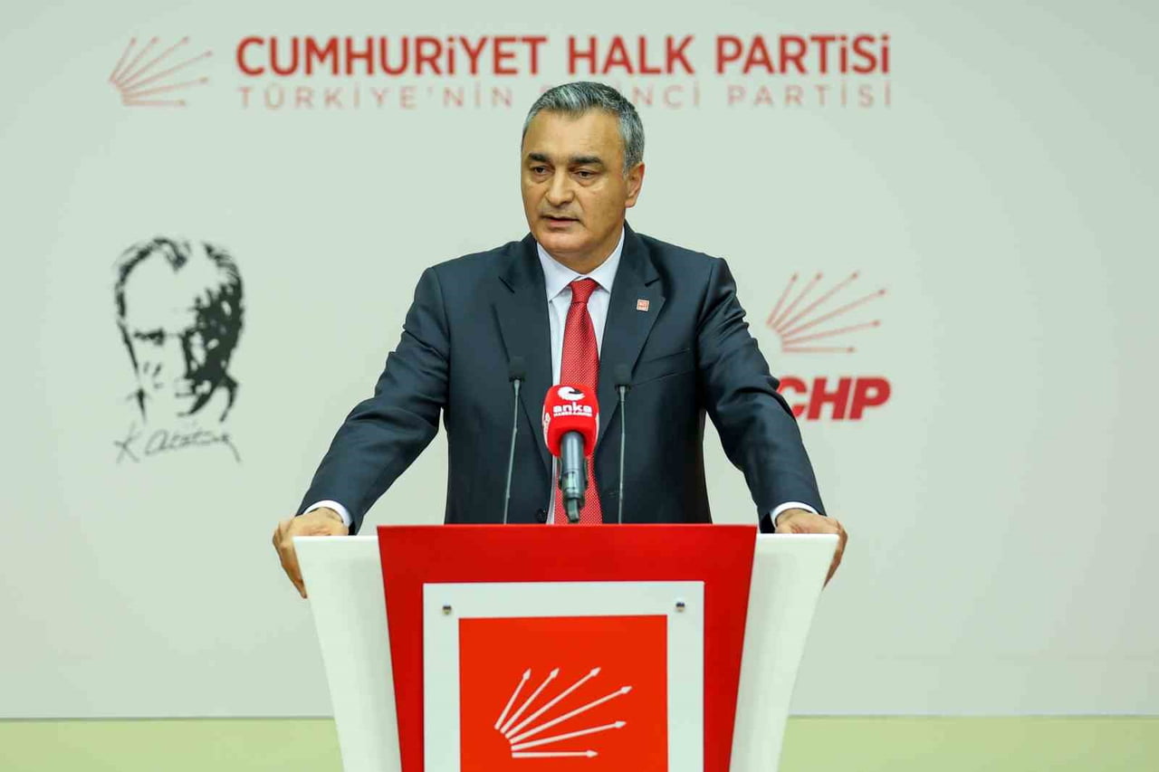 CUMHURİYET HALK PARTİSİ (CHP) SÖZCÜSÜ MÜSLİM SARI, CHP’DE ANTALYA İL BAŞKANI NAİL KAMACI VE...