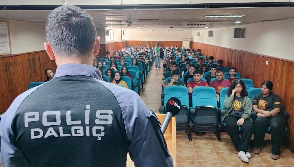 DALGIÇ POLİSLER, OKUL OKUL GEZEREK ÖĞRENCİLERİ UYARDI.