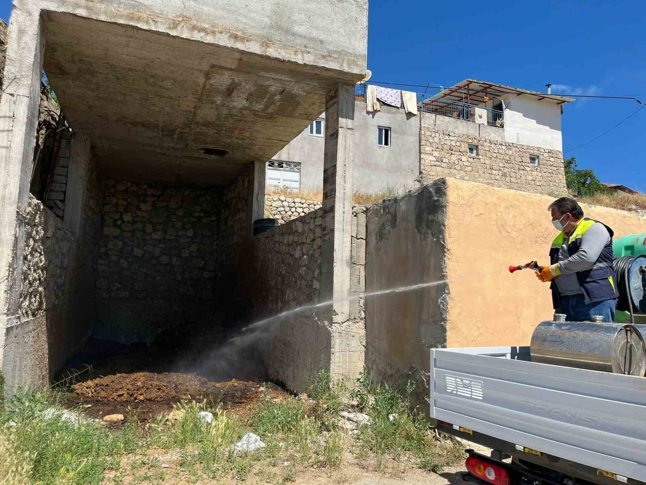 DARENDE'DE 68 MAHALLEDE HAŞEREYLE MÜCADELE ARALIKSIZ SÜRÜYOR