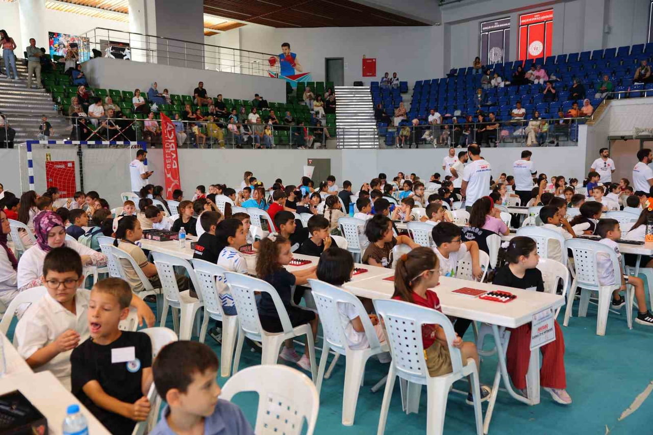 DARICA'DA 1470 ÖĞRENCİNİN KATILIMIYLA ORGANİZE EDİLEN "7. AKIL VE ZEKA OYUNLARI TURNUVASI"...