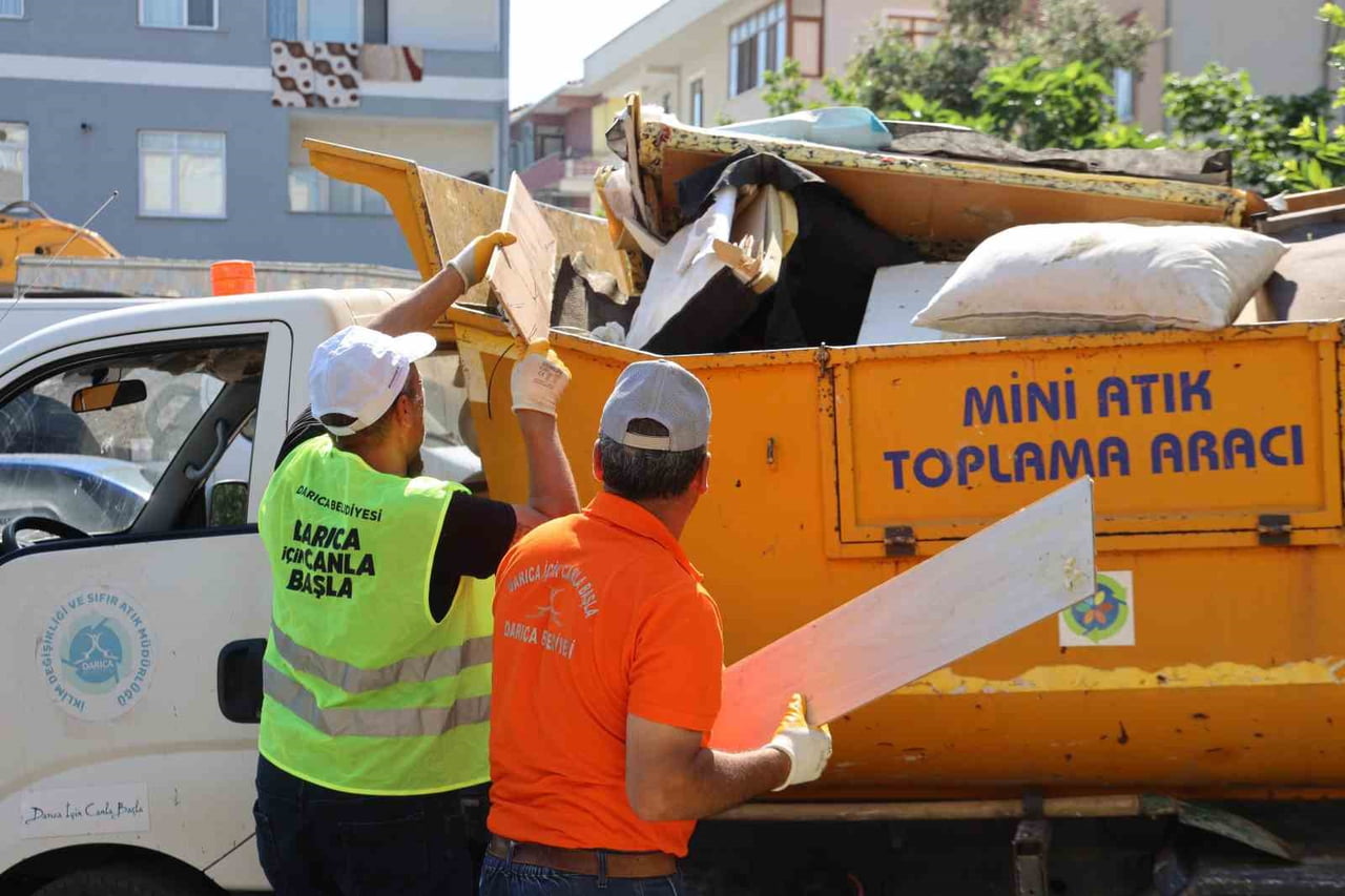 DARICA'DA BAŞLATILAN YAZ TEMİZLİĞİ ÇALIŞMALARININ İLK DURAĞI KAZIM KARABEKİR MAHALLESİ OLDU. 100...