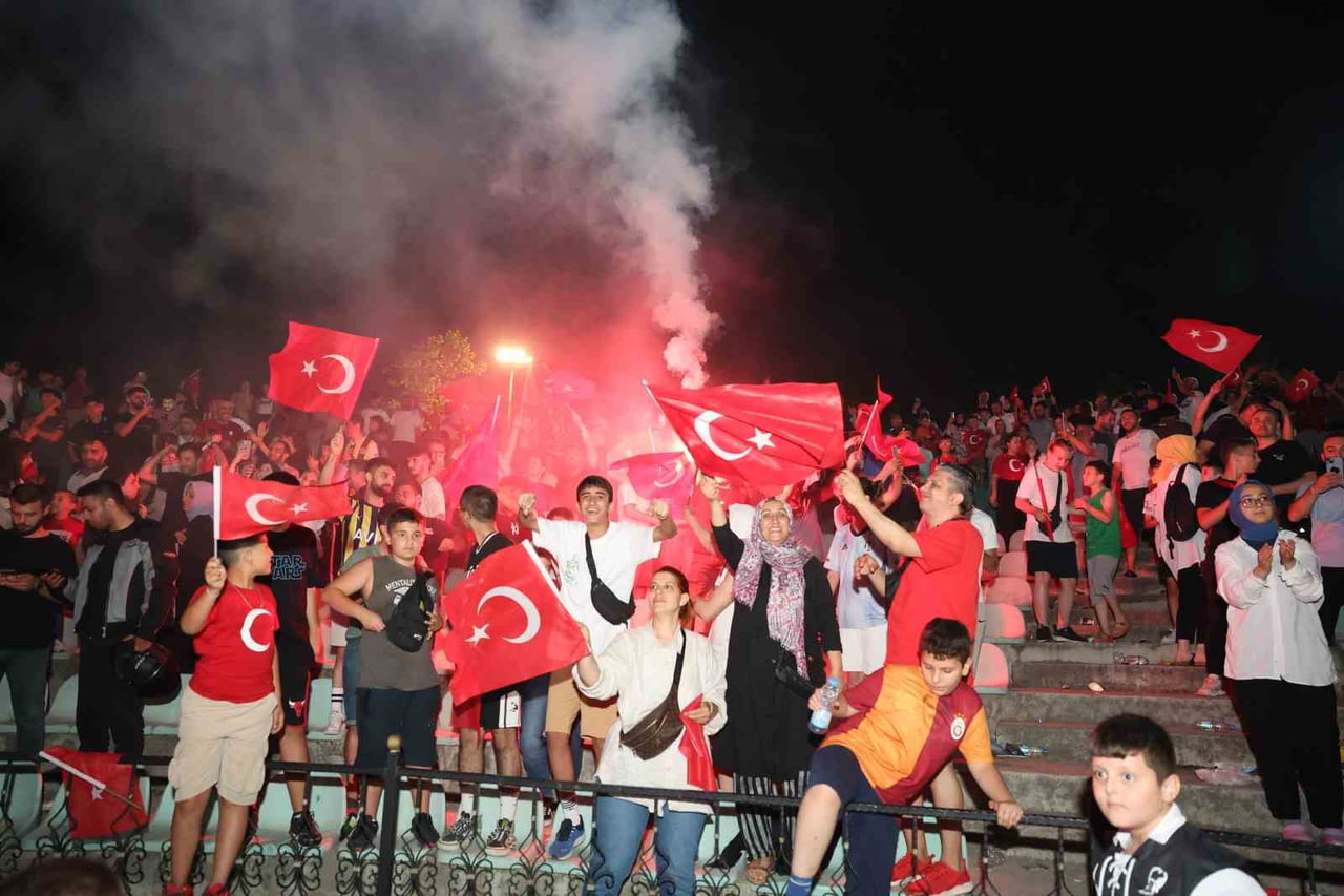 DARICA’DA, A MİLLİ FUTBOL TAKIMI’NIN 24 YIL ARADAN SONRA ÇIKTIĞI DÜNYA KUPASI YOLCULUĞUNDAKİ...