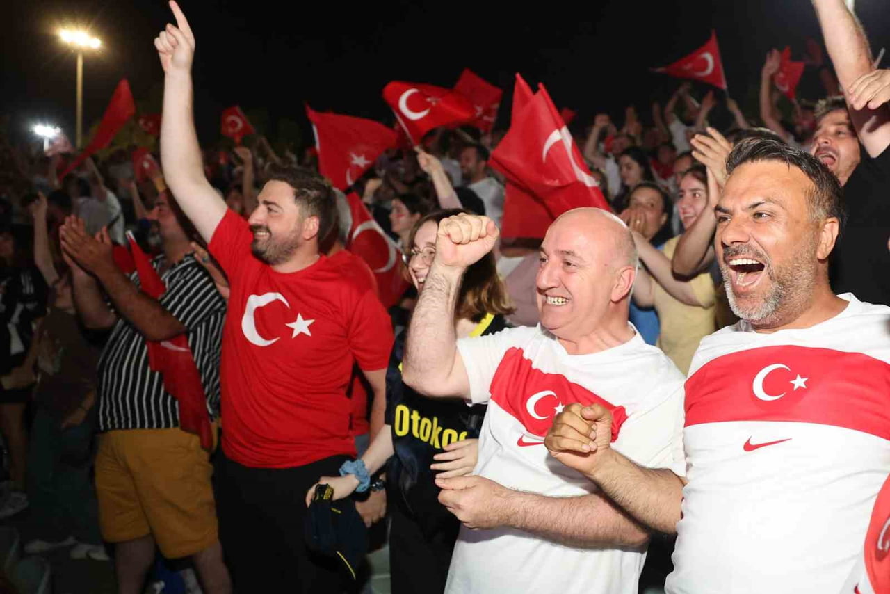 DARICA’DA A MİLLİ FUTBOL TAKIMI’NIN KRİTİK KARŞILAŞMASI İÇİN DUDAYEV SAHİLİ AMFİ TİYATRO ALANI’NDA...