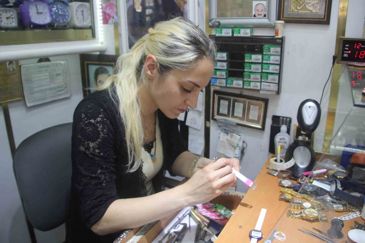 DEDESİNİN YILLAR ÖNCE KENDİSİNE MESLEĞİ ÖĞRETTİĞİNİ VE ÇOCUKLUK YILLARINDAN HEVESLİ OLDUĞUNU...
