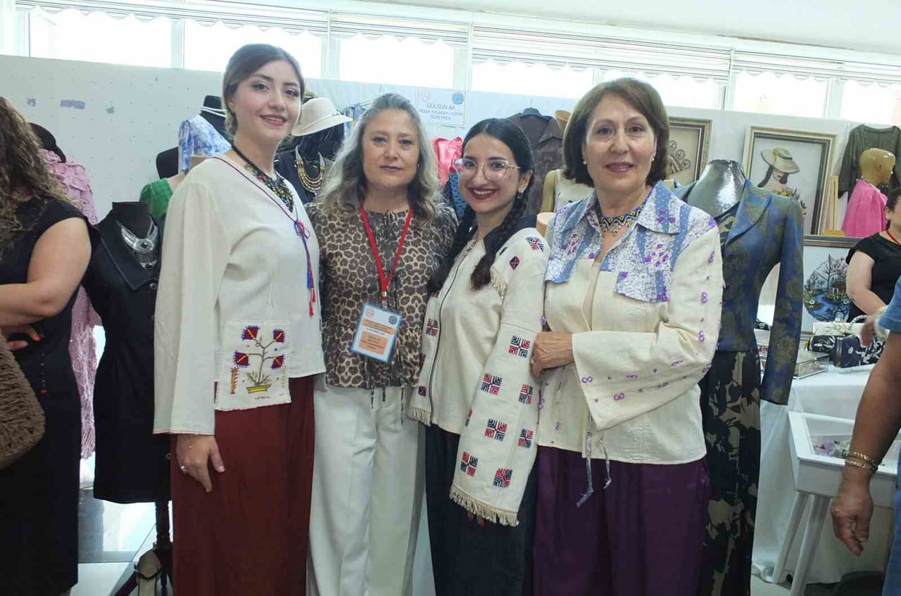 DEFİLEYE ÇIKAN KURSİYERLER
