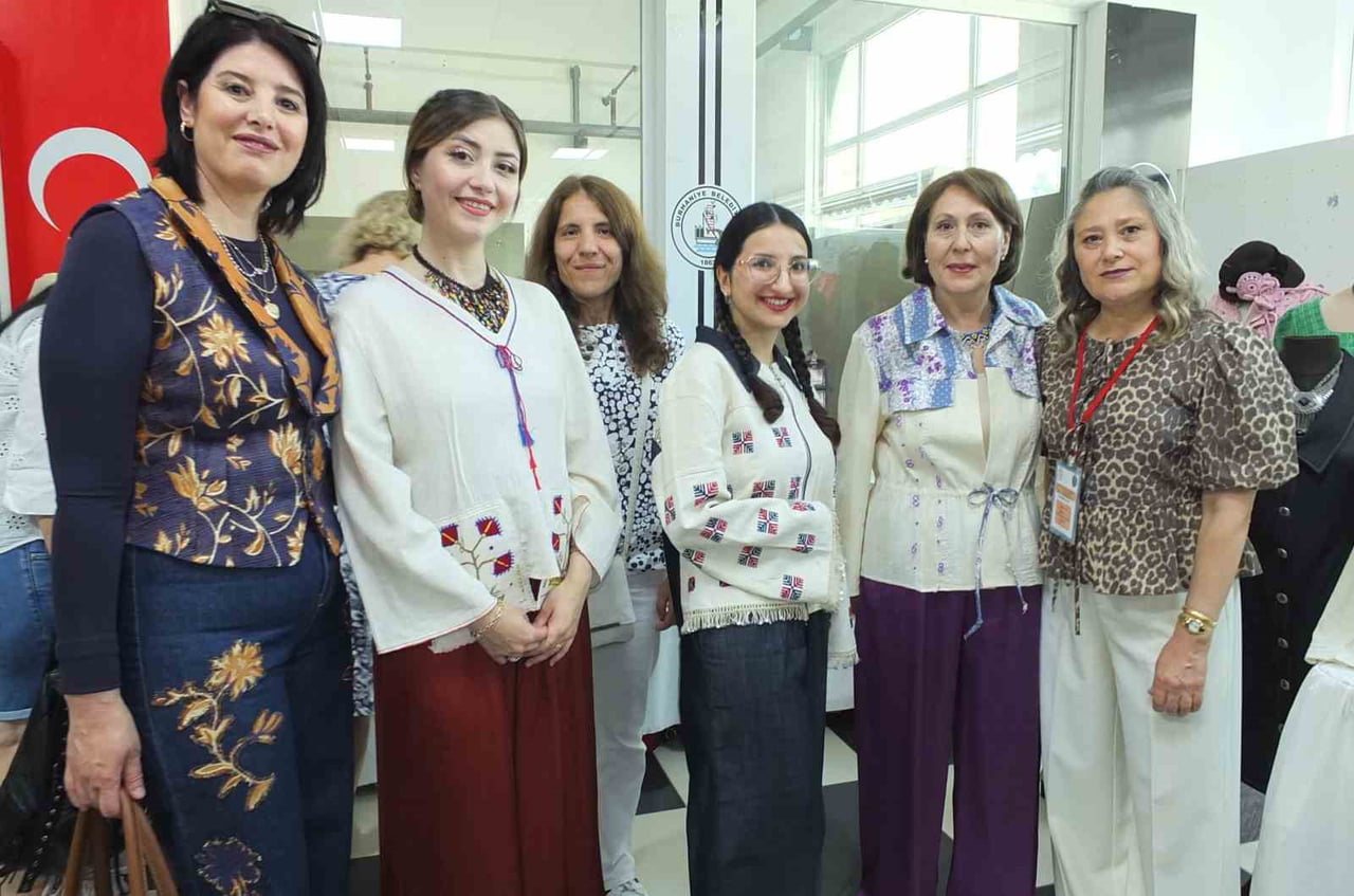 DEFİLEYE ÇIKAN KURSİYERLER