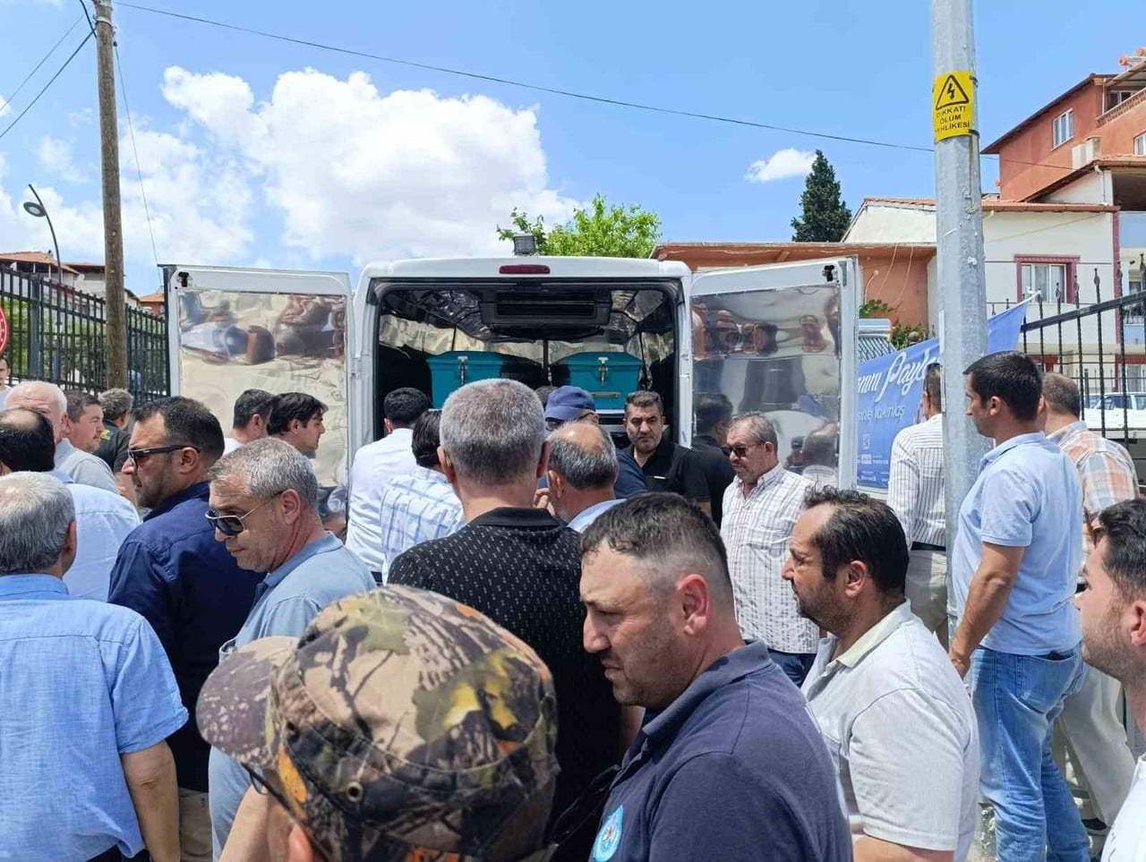 DENİZLİ'NİN SARAYKÖY İLÇESİNDE MEYDANA GELEN VE 8 KİŞİNİN HAYATINI KAYBETTİĞİ TRAFİK KAZASINDA...
