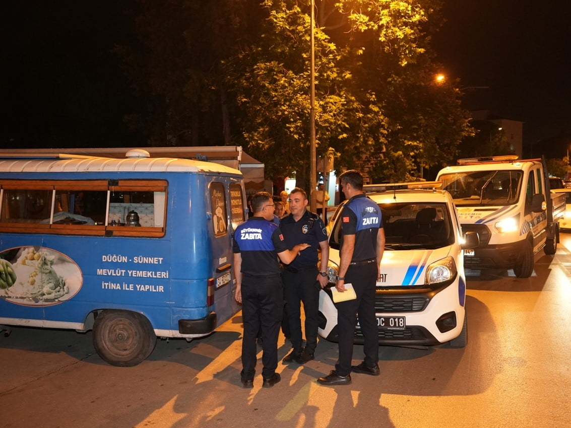 DENİZLİ BÜYÜKŞEHİR BELEDİYESİ, HALK SAĞLIĞINI TEHLİKEYE ATAN KAYIT DIŞI GIDA SATICILARINA YÖNELİK...