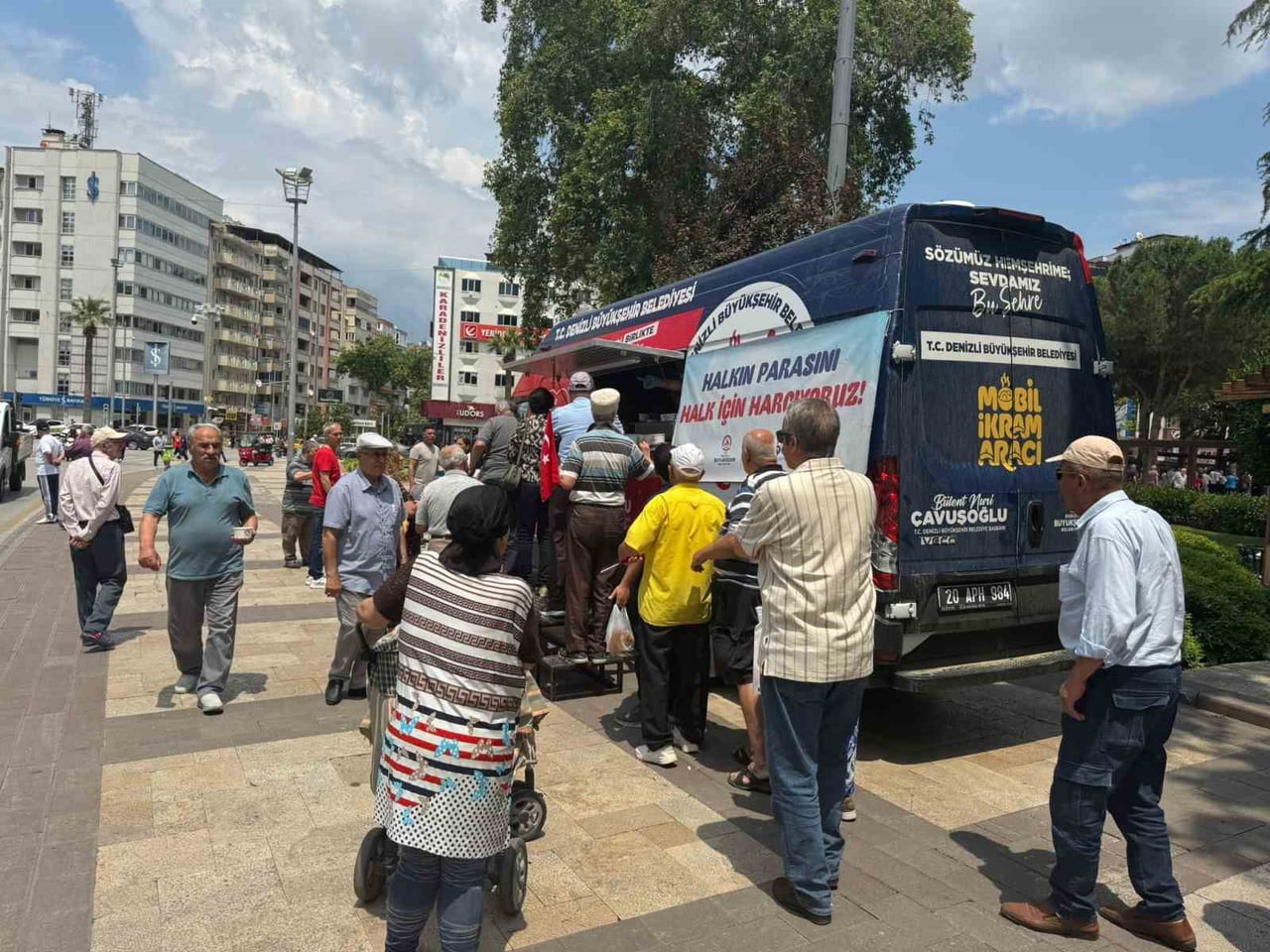 DENİZLİ BÜYÜKŞEHİR BELEDİYESİ, MUHARREM AYININ BEREKETİNİ VE PAYLAŞMA KÜLTÜRÜNÜ KENTİN DÖRT BİR...