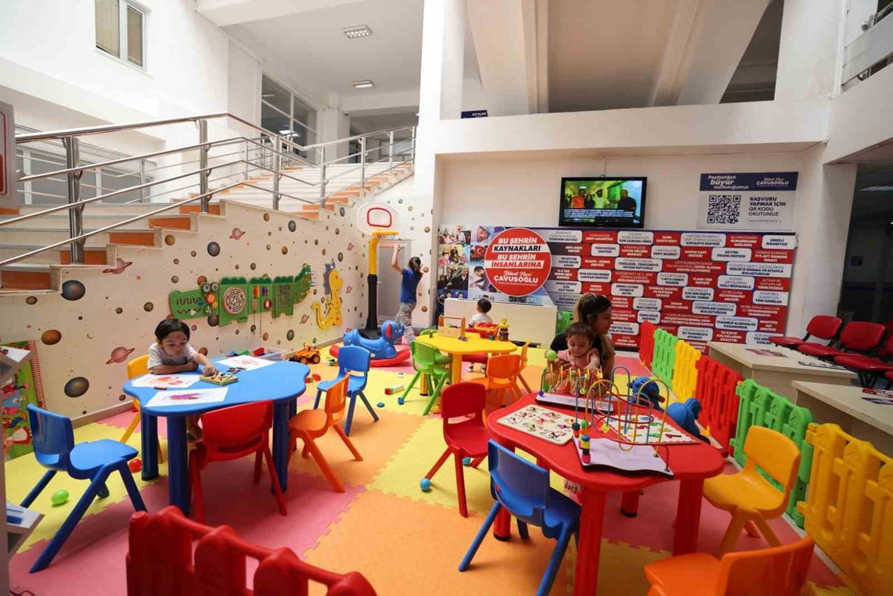 DENİZLİ BÜYÜKŞEHİR BELEDİYESİ, RESMİ KURUMLARDA ALIŞILMIŞIN DIŞINA ÇIKARAK ANA HİZMET BİNASININ...