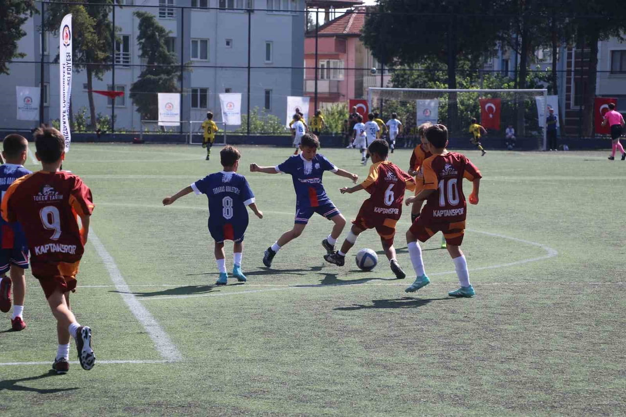 DENİZLİ BÜYÜKŞEHİR BELEDİYESİ TARAFINDAN DÜZENLENEN VE GELECEĞİN FUTBOLCULARINI AYNI SAHADA...