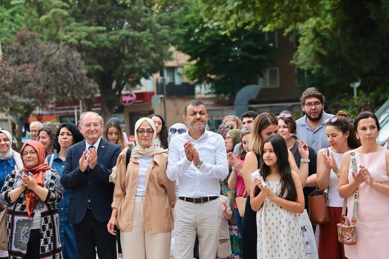 DENİZLİ BÜYÜKŞEHİR BELEDİYESİ TARAFINDAN "FUTBOL" TEMASIYLA DÜZENLENEN 6. ULUSLARARASI KARİKATÜR...