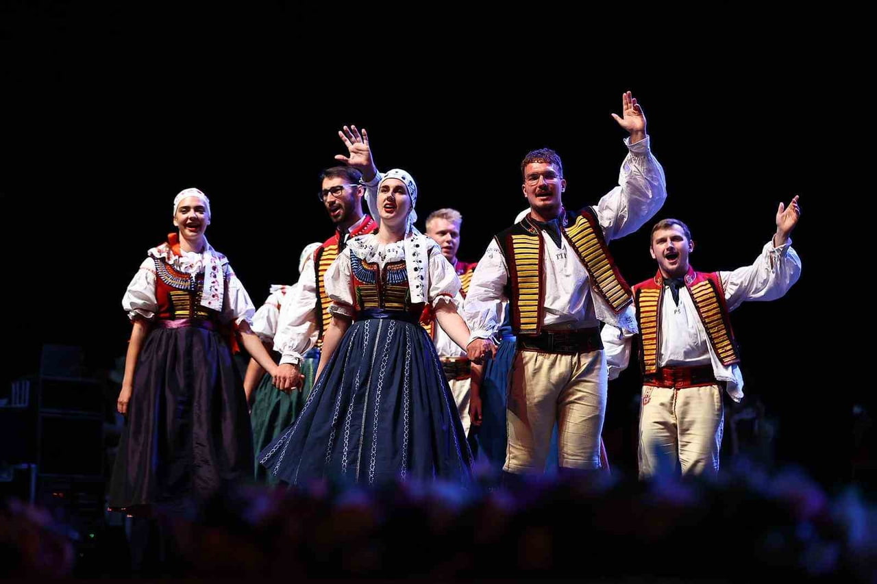 DENİZLİ BÜYÜKŞEHİR BELEDİYESİ ULUSLARARASI HALK DANSLARI FESTİVALİ, BU YIL 20. YAŞINI KUTLUYOR. 29...