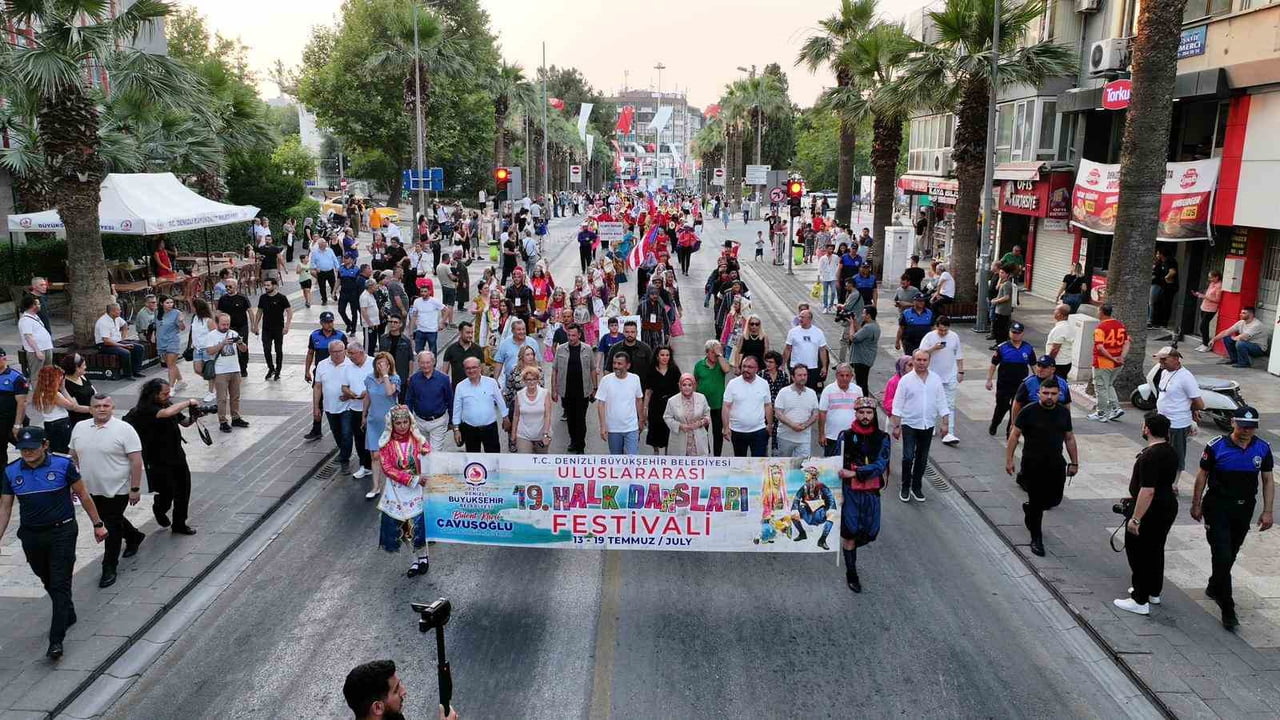 DENİZLİ BÜYÜKŞEHİR BELEDİYESİ ULUSLARARASI HALK DANSLARI FESTİVALİ, BU YIL 20. YAŞINI KUTLUYOR. 29...