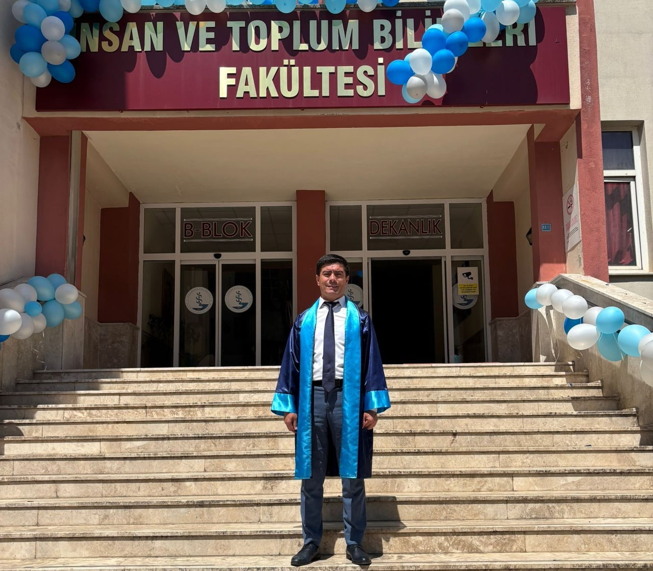 DENİZLİ’DE HAYAT BOYU ÖĞRENMENİN GÜZEL BİR ÖRNEĞİNİ YAŞATAN EMEKLİ ASKER, HALEN DEVAM ETTİĞİ...