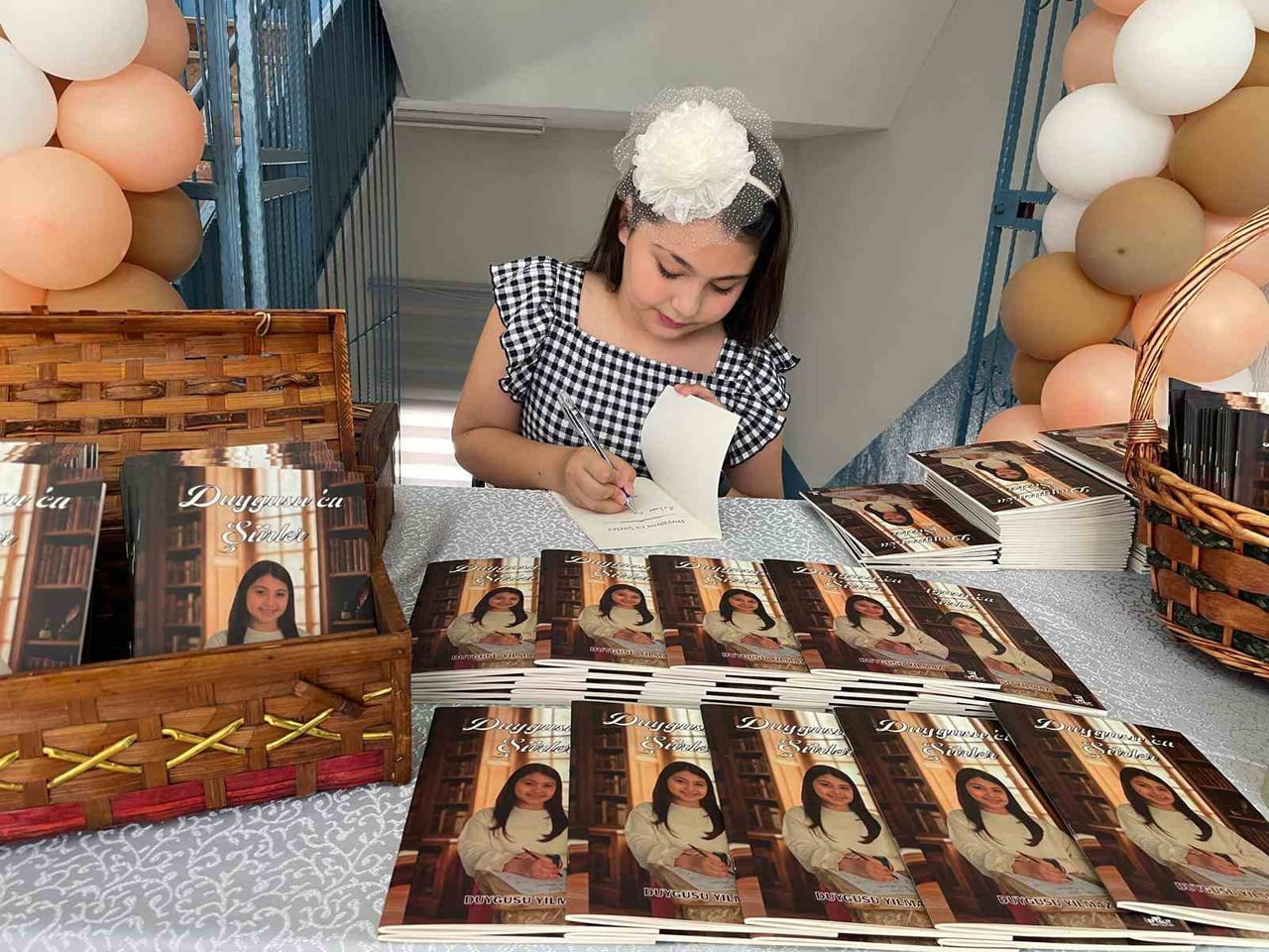 DENİZLİ’DE HENÜZ 10 YAŞINDA OLMASINA RAĞMEN KELİMELERİN GÜCÜNE İNANAN VE DUYGULARINI DİZELERE...