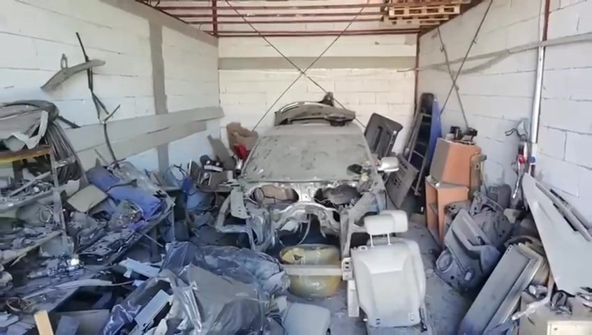 DENİZLİ’DE KAZALI LÜKS ARAÇLARI, BAŞKA ARAÇLARDAN ELDE EDİLEN PARÇALARLA PİYASAYA SÜRMEYE...