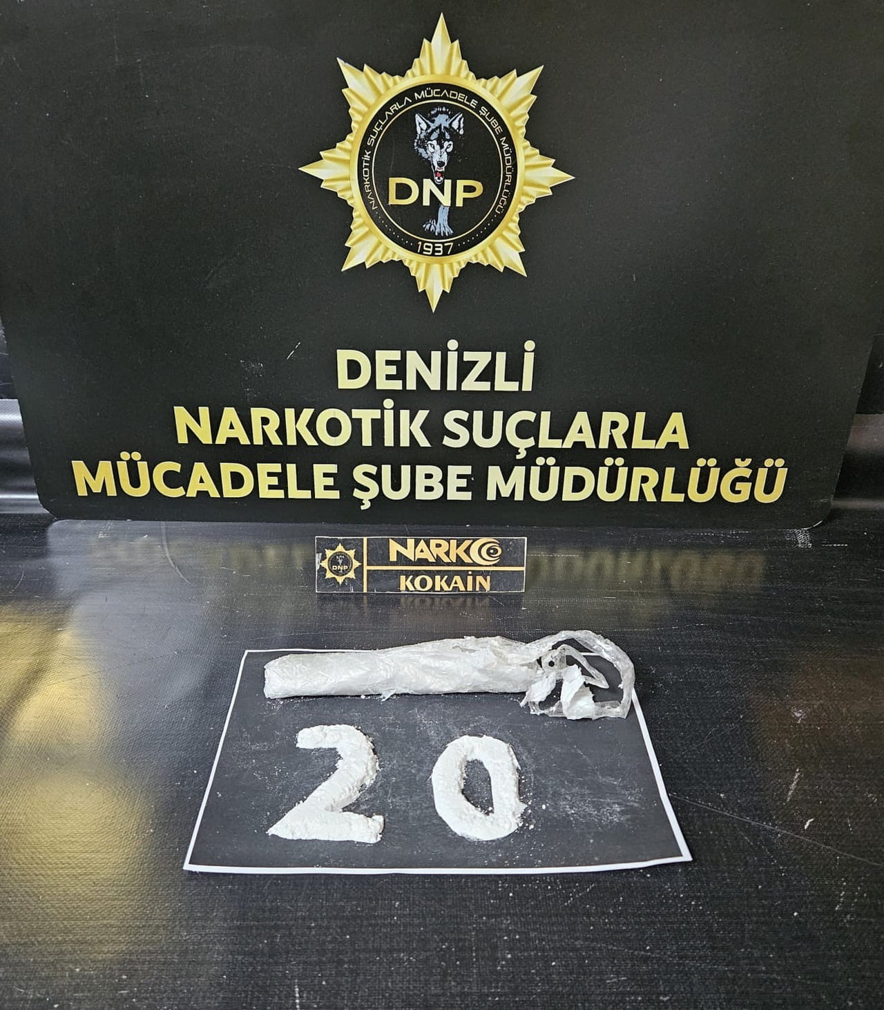 DENİZLİ’DE POLİS EKİPLERİNİN ŞÜPHELİ BİR ARAÇTA YAPTIĞI ARAMADA 101 GRAM KOKAİN ELE GEÇİRİLDİ....