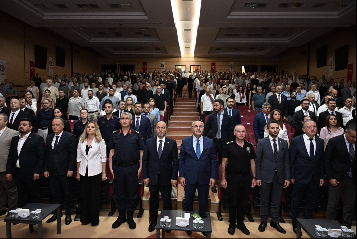 DENİZLİ EMNİYET MÜDÜRLÜĞÜ 15 TEMMUZ ŞEHİTLER ANADOLU LİSESİ’NDE KAMU KURUM İDARECİLERİNİN...
