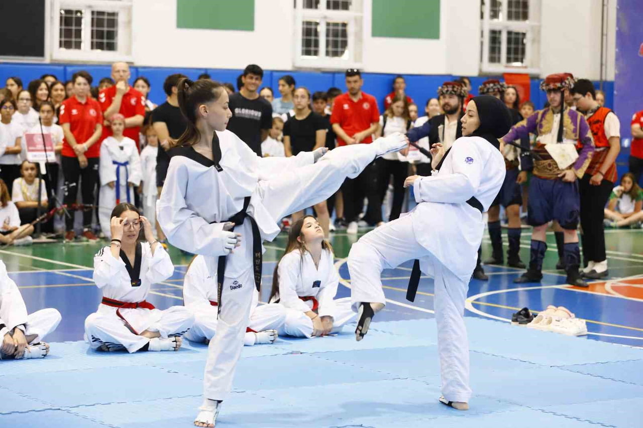 DENİZLİ GENÇLİK VE SPOR İL MÜDÜRLÜĞÜ BÜNYESİNDE HER YIL BİNLERCE ÇOCUĞA KAPILARINI AÇAN GSB SPOR...