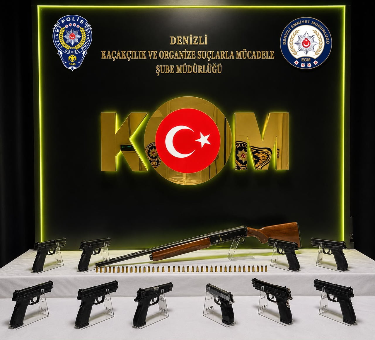 DENİZLİ İL EMNİYET MÜDÜRLÜĞÜ EKİPLERİNCE GERÇEKLEŞTİRİLEN OPERASYONDA RUHSATSIZ SİLAH VE MÜHİMMAT...