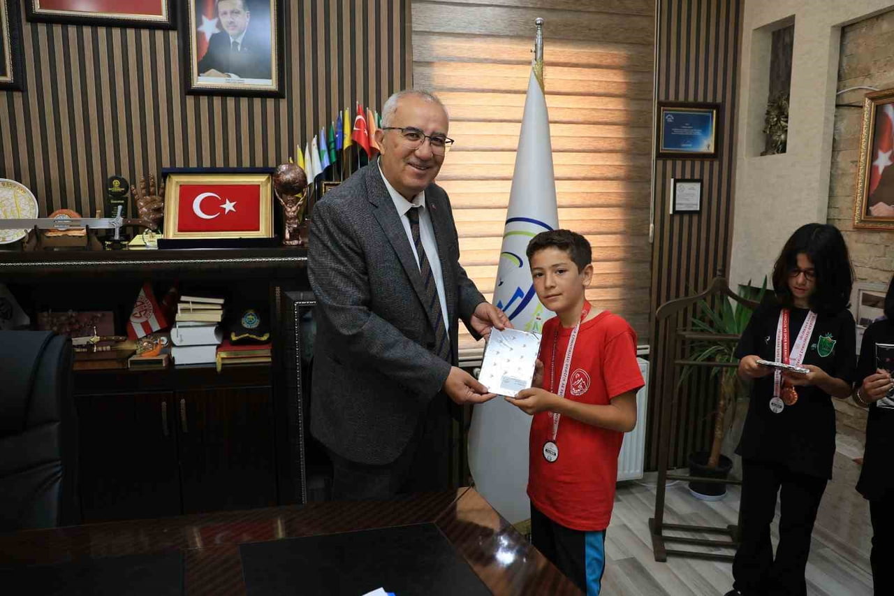 DENİZLİ İL OKULLARARASI ATLETİZM MİNİKLER KATEGORİSİ MÜSABAKALARINDA TAKIM VE FERDİ BRANŞLARDA...