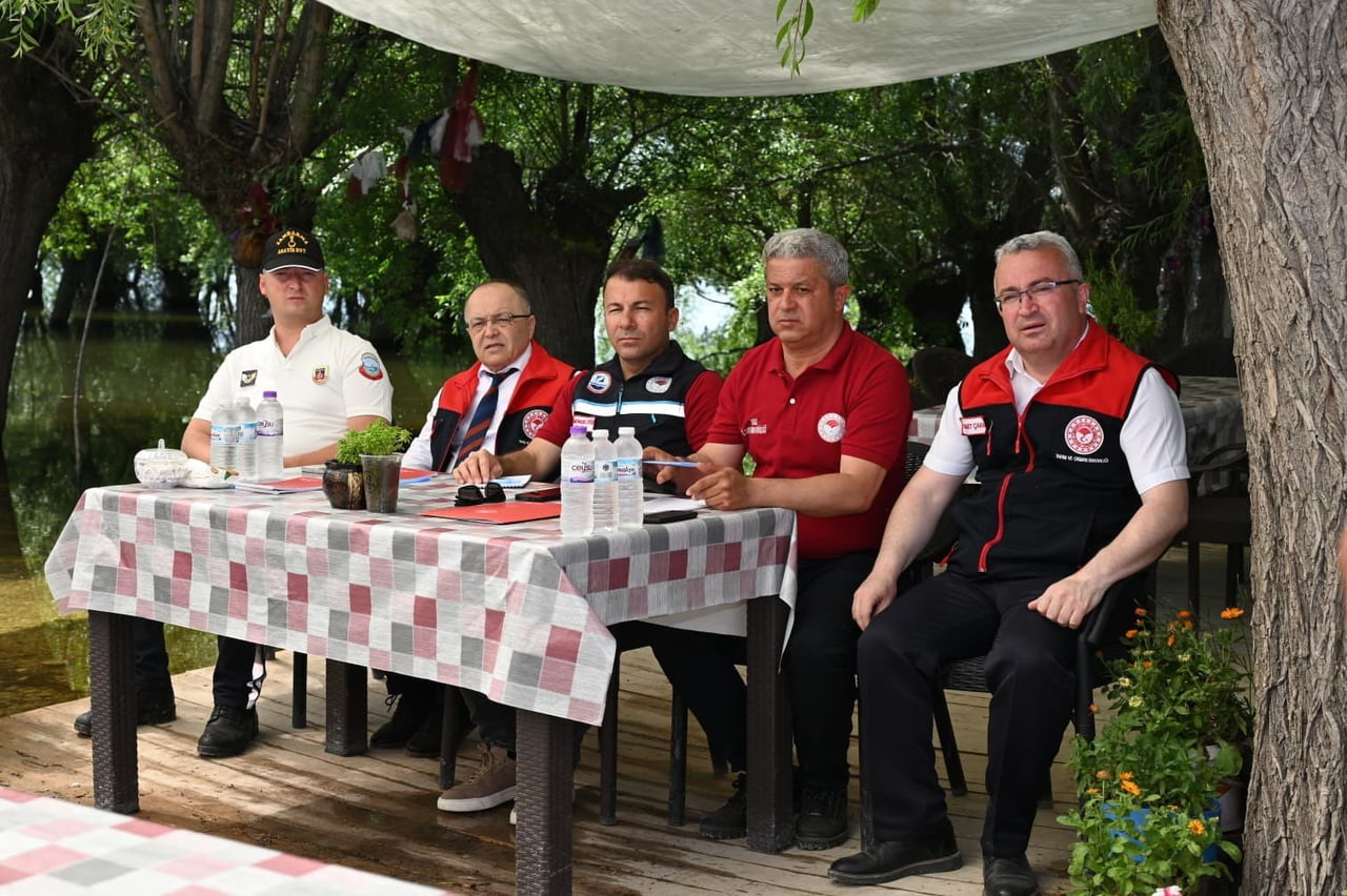 DENİZLİ’NİN ÖNEMLİ SU ÜRÜNLERİ MERKEZLERİNDEN ÇİVRİL IŞIKLI GÖLÜ’NDE AV YASAĞININ SONA ERDİ....