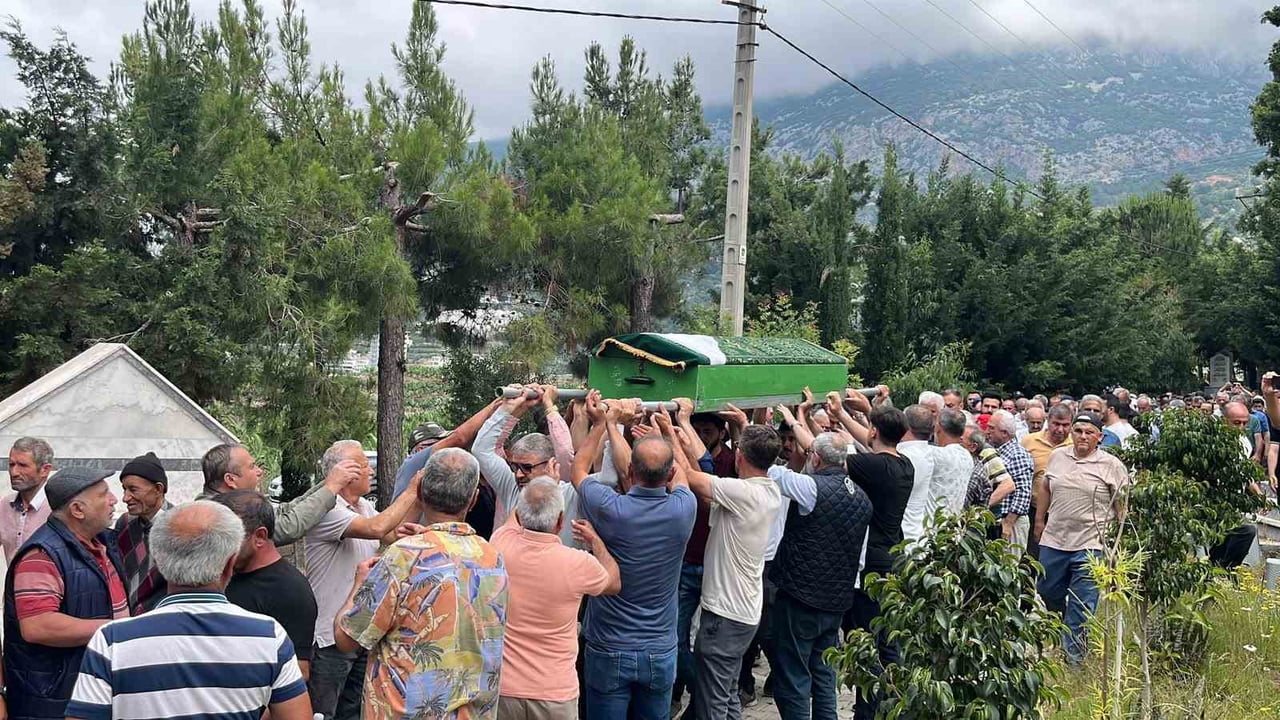 DENİZLİ’NİN SARAYKÖY İLÇESİNDE YOLCU OTOBÜSÜNÜN DEVRİLMESİ SONUCU MEYDANA GELEN VE 8 KİŞİNİN...