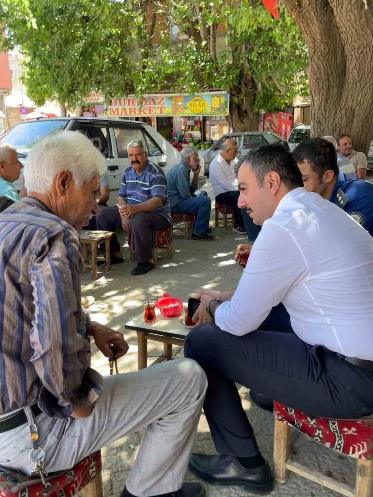 DİCLE KAYMAKAMI MUSTAFA ATIŞ, ESNAF VE VATANDAŞLARLA BİR ARAYA GELDİ.