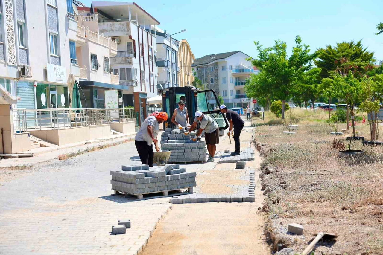 DİDİM BELEDİYESİ, İLÇE GENELİNDE ULAŞIM KONFORUNU ARTIRMAK VE YOLLARI DAHA GÜVENLİ HALE GETİRMEK...