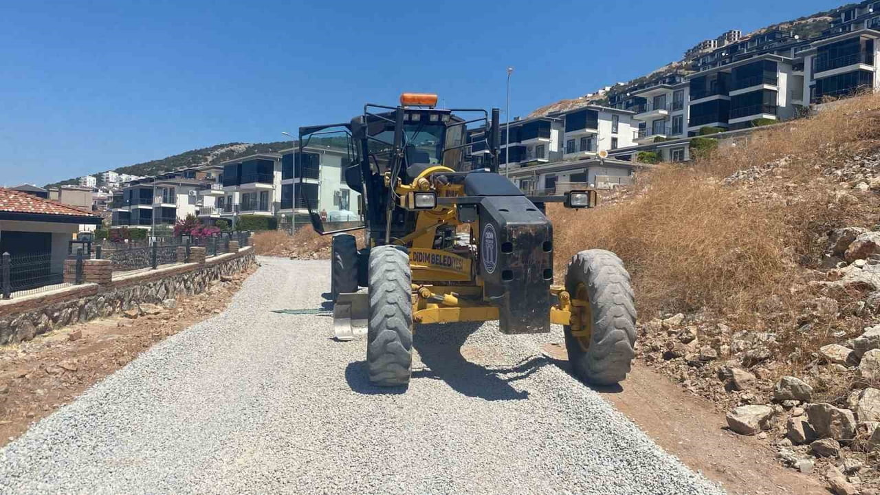 DİDİM BELEDİYESİ, KENT GENELİNDE YÜRÜTTÜĞÜ YOL YAPIM, BAKIM VE DÜZENLEME ÇALIŞMALARIYLA ULAŞIM...