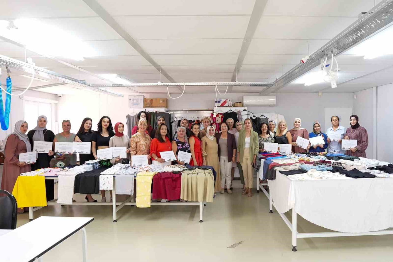 DİDİM BELEDİYESİ TARAFINDAN DÜZENLENEN MODA TASARIM VE TEMEL DİKİŞ EĞİTİMİ’Nİ TAMAMLAYAN...