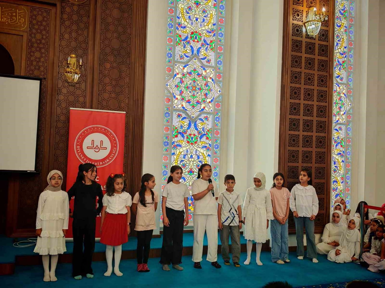 DİLOVASI’NDA 7-10 YAŞ KUR’AN KURSLARI KAPANIŞ PROGRAMI, ÖĞRENCİLER VE AİLELERİN KATILIMIYLA İMES...
