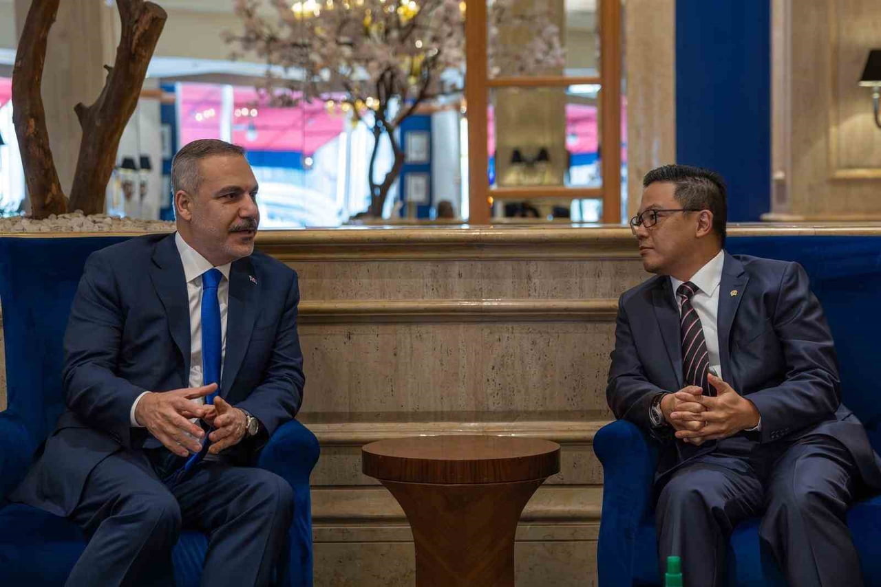 DIŞİŞLERİ BAKANI FİDAN, ENDONEZYALI MEVKİDAŞI SUGİONO İLE GÖRÜŞTÜ