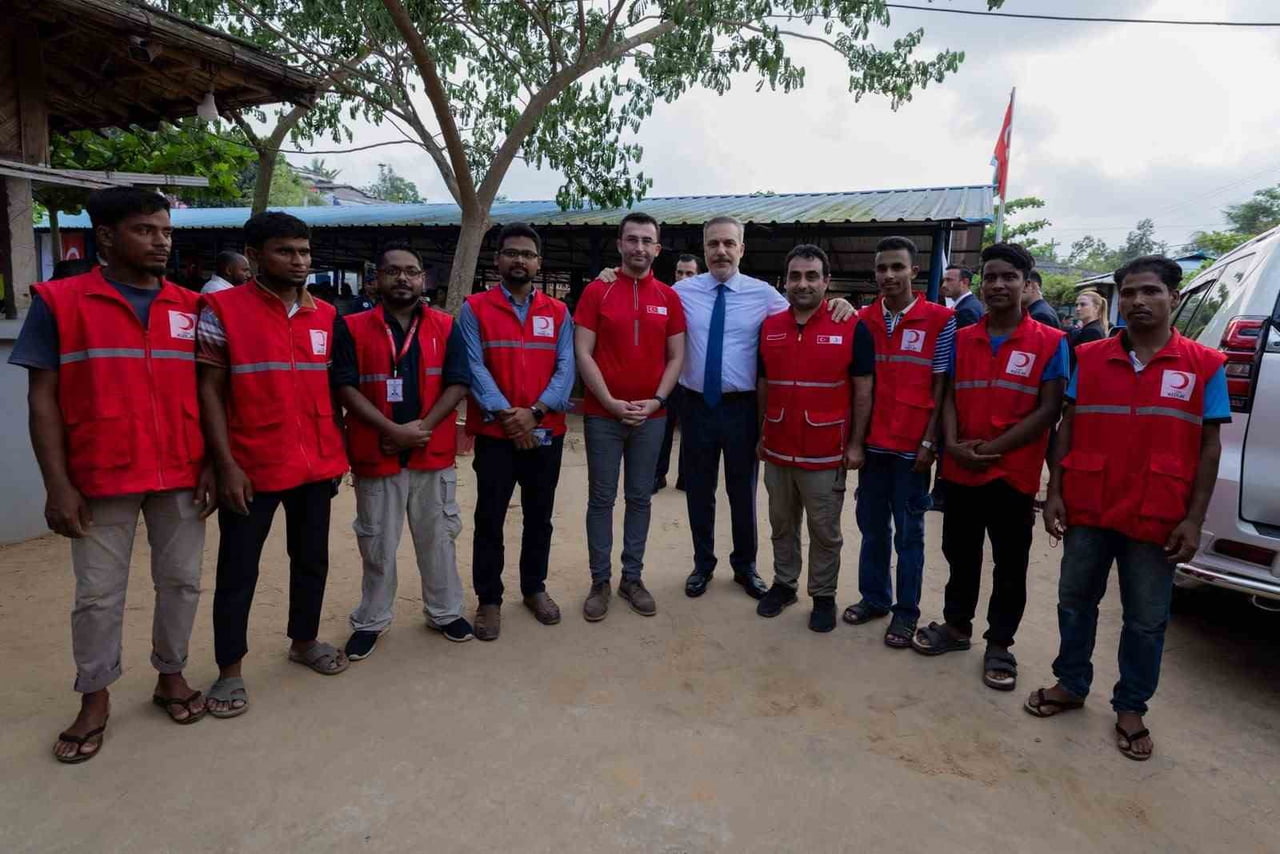 DIŞİŞLERİ BAKANI HAKAN FİDAN, BANGLADEŞ’İN COX'S BAZAR ŞEHRİNDE ROHİNGALARIN MÜLTECİ KAMPLARINI...
