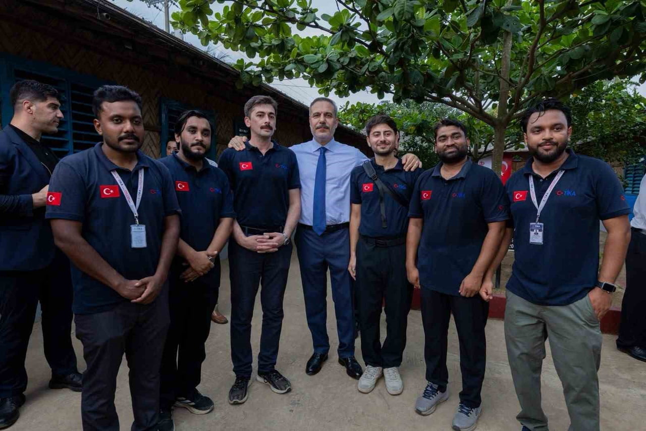 DIŞİŞLERİ BAKANI HAKAN FİDAN, BANGLADEŞ’İN COX'S BAZAR ŞEHRİNDE ROHİNGALARIN MÜLTECİ KAMPLARINI...