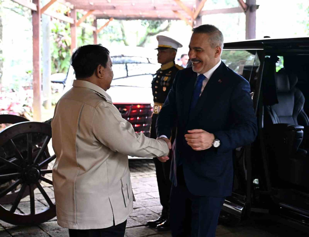 DIŞİŞLERİ BAKANI HAKAN FİDAN, JAKARTA’DA ENDONEZYA CUMHURBAŞKANI PRABOWO SUBİANTO İLE BİR ARAYA...