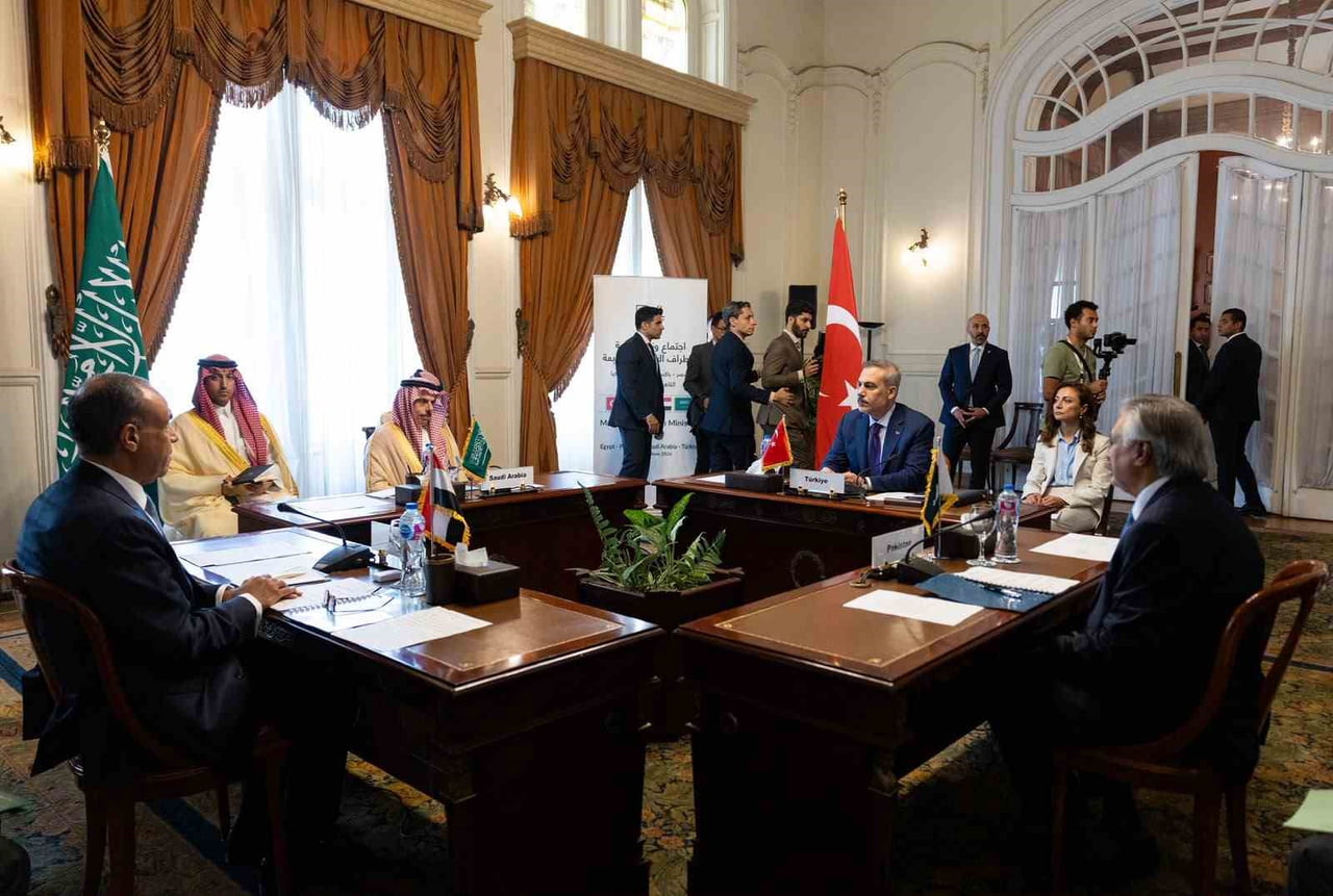 DIŞİŞLERİ BAKANI HAKAN FİDAN, KAHİRE’DE GERÇEKLEŞTİRİLEN TÜRKİYE-MISIR-PAKİSTAN-SUUDİ ARABİSTAN...