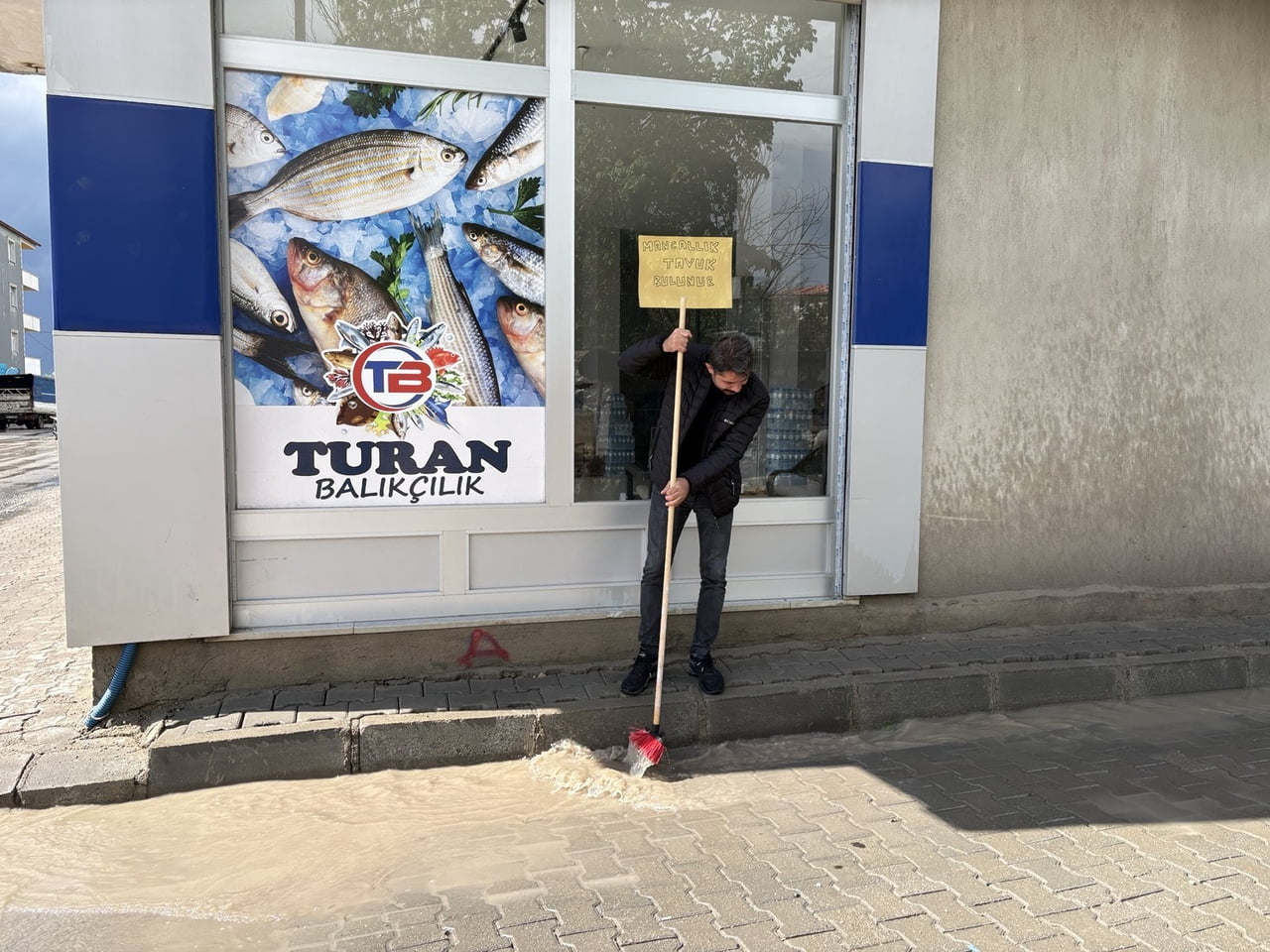 DİYADİN'DE SAĞANAK YAĞIŞ SONRASI SU BİRİKİNTİLERİ OLUŞTU